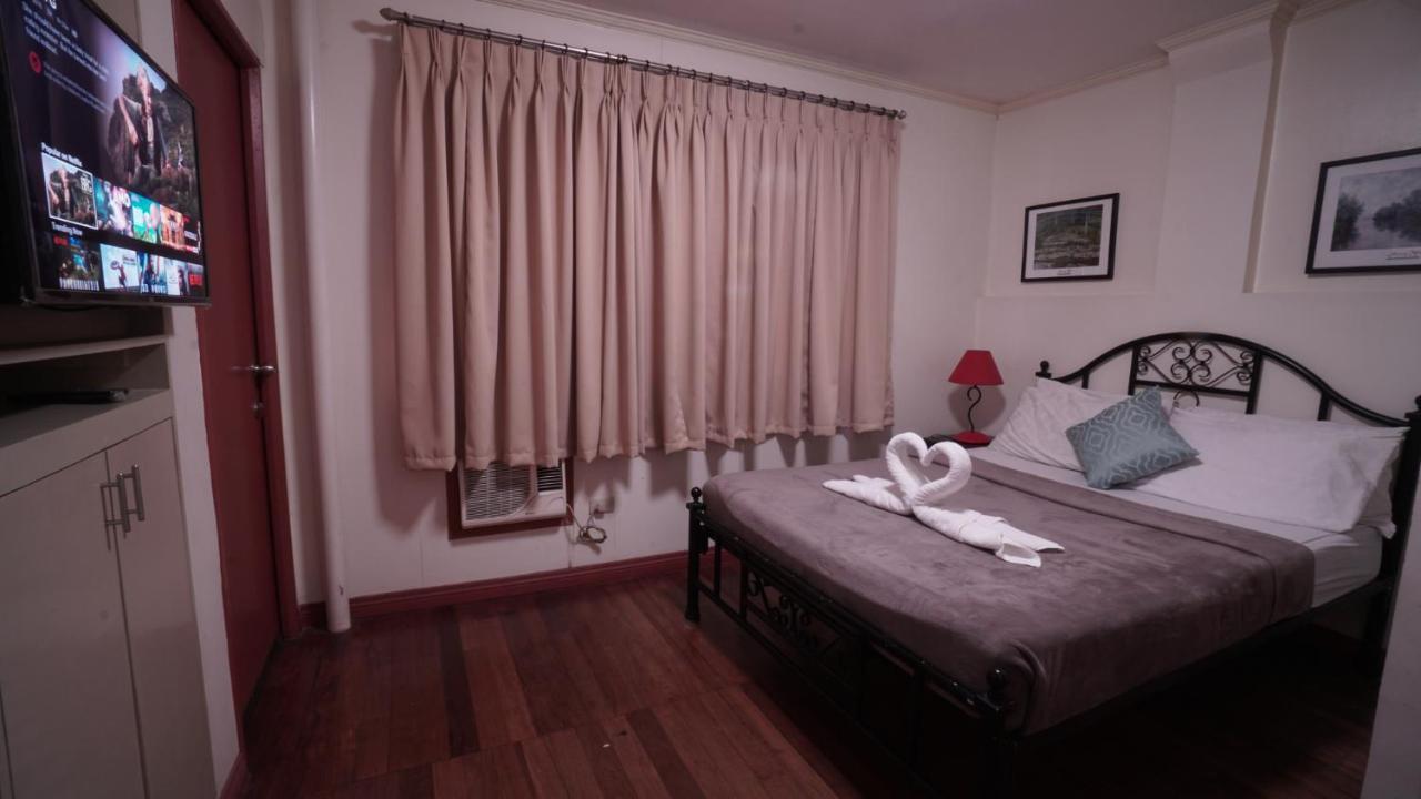 1775 Adriatico Suites Манила Экстерьер фото