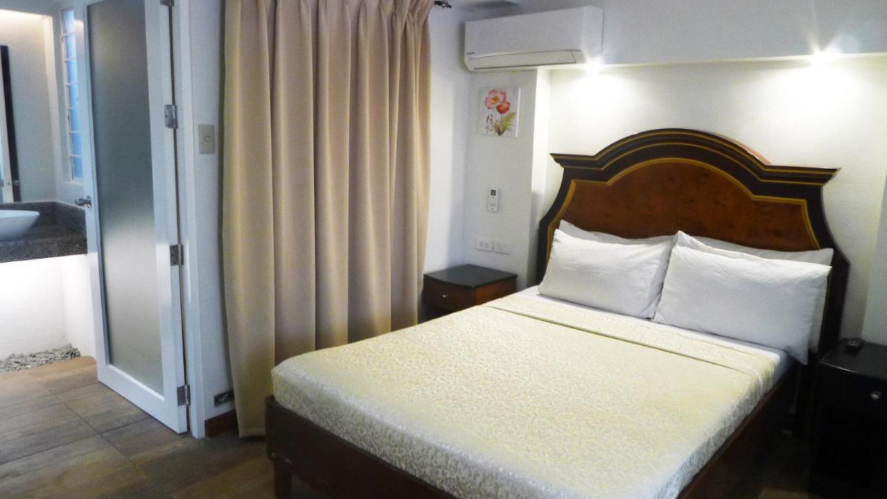 1775 Adriatico Suites Манила Экстерьер фото
