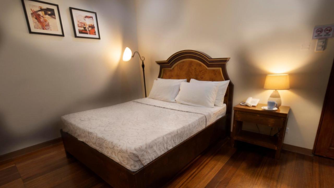1775 Adriatico Suites Манила Экстерьер фото
